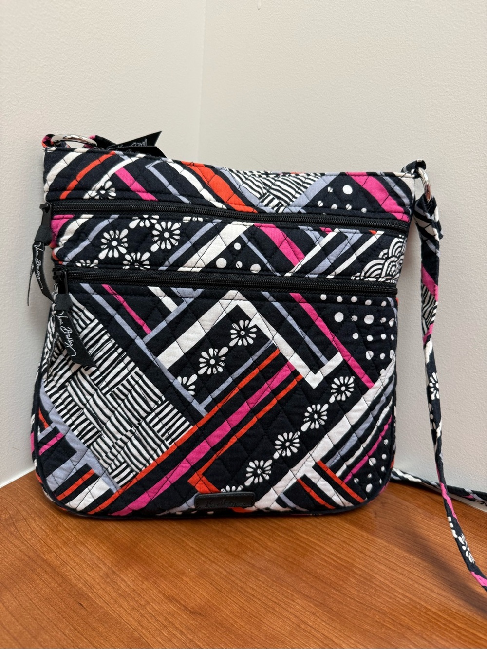 Vera Bradley Northen Stripes Black Pink White Geometric Pattern Crossbody EUC